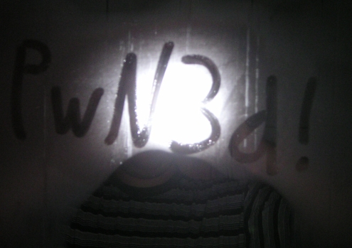 Badezimmerspiegel defaced.